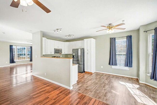 Building Photo - Move-in Special: $100 off of the first month's rent Spacious End-Unit 4 Bedroom Townhome for Rent...