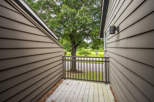 Building Photo - 1843 Fernspring Cove