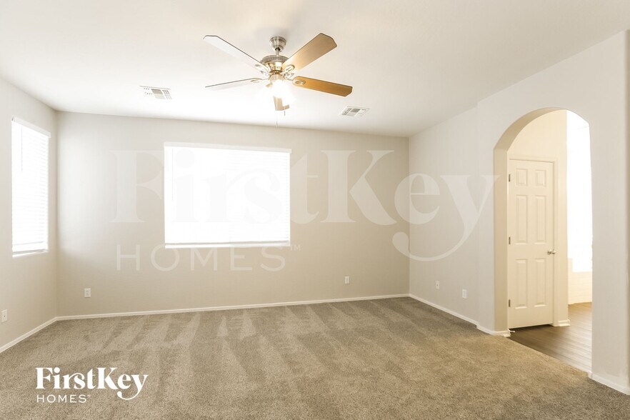 Building Photo - 1263 E Julian Dr