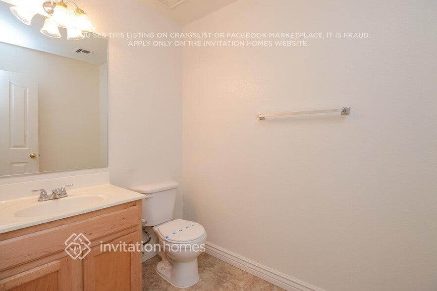 Building Photo - 1043 S Firehole Dr