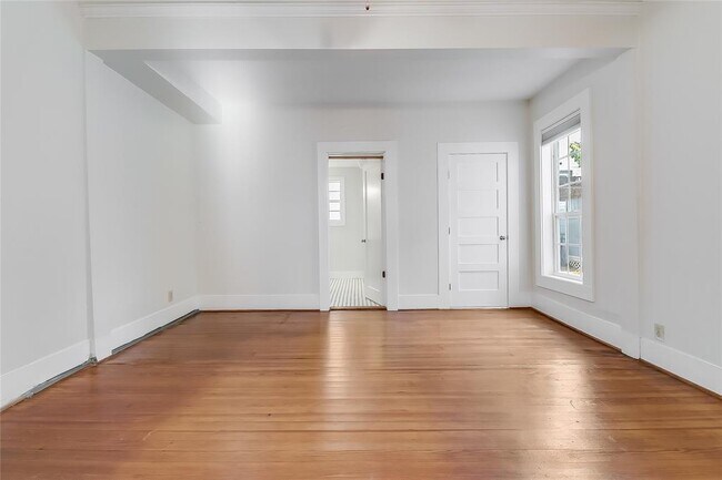 Building Photo - 609 W 35th St