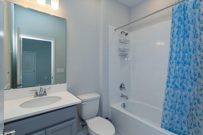 Building Photo - Beautiful 4bdr 3.5ba Home In Highland Ranc...