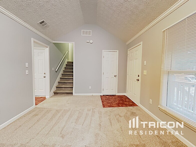 Building Photo - 60 Beaverdam Ct