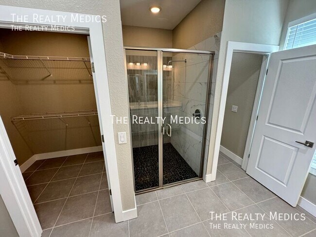 Building Photo - 205 Hibiscus Ln