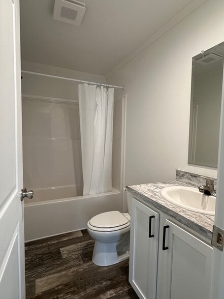 Building Photo - 3549 Warren Pl