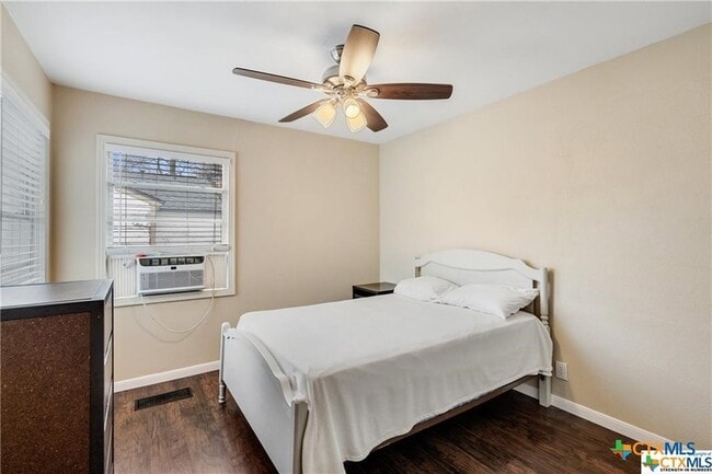 Building Photo - 1902 S 9th St