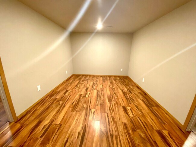Building Photo - 1418