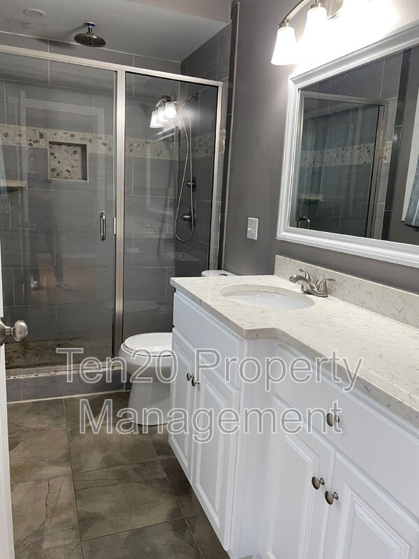 Building Photo - 3211 Maricopa Dr