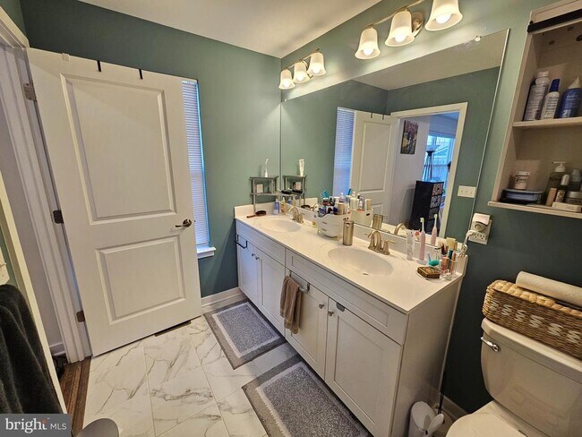 Building Photo - 1870 Boulder Dr