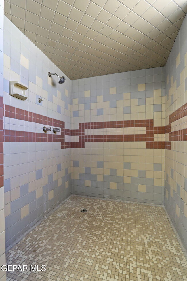 Building Photo - 5440 Viceroy Dr