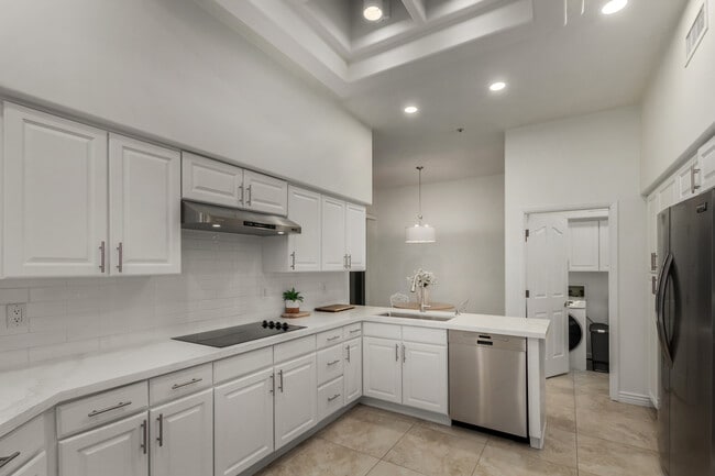 Building Photo - 6711 E Camelback Rd