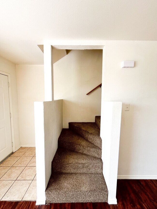 Building Photo - 4207 July Dr