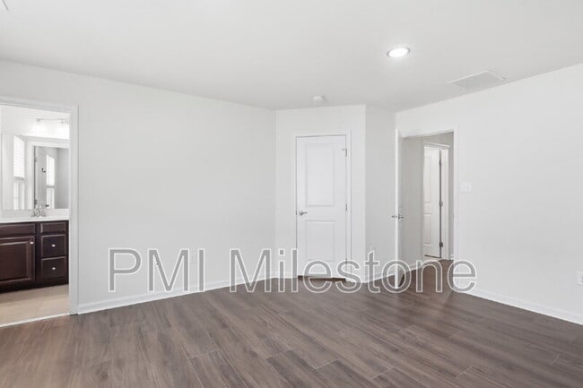 Building Photo - 72 Norwood Dr
