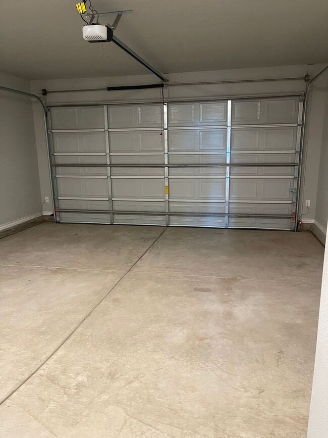 Building Photo - 4 bed 2 bath 2 car garage Frenship ISD!