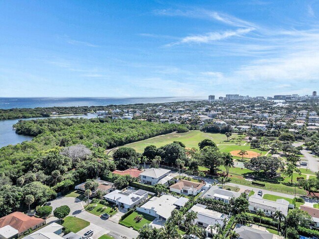 Building Photo - 530 NE 17th St