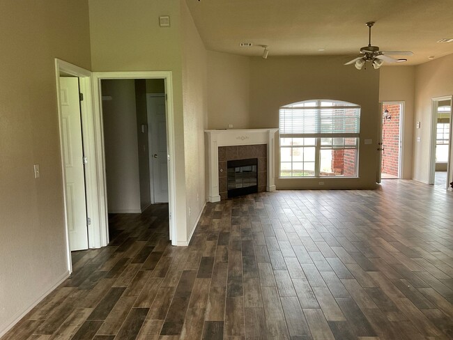 Building Photo - 2321 Berry Ln