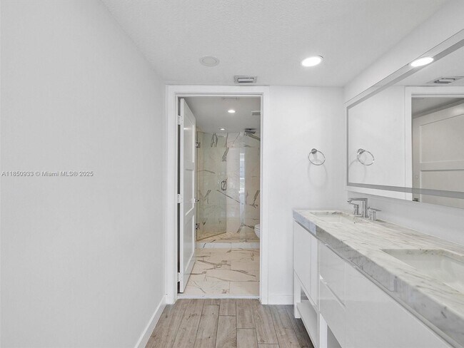 Building Photo - 9341 Collins Ave