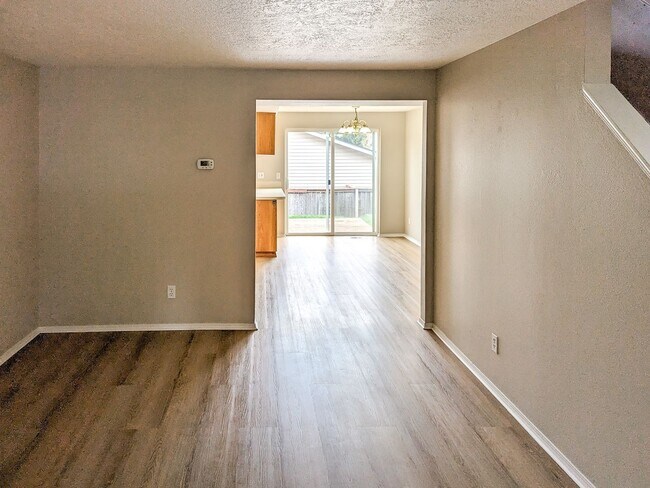 Building Photo - 5124 Skyline Village Loop S