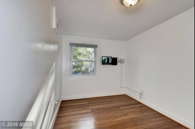 Building Photo - 1701 Montello Ave NE