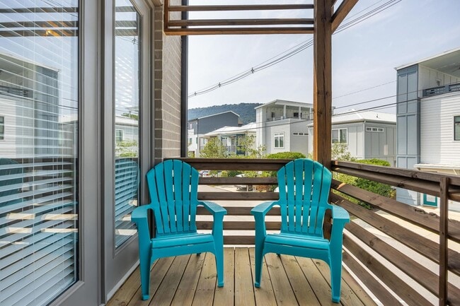 Building Photo - Fully furnished 1 bedroom!