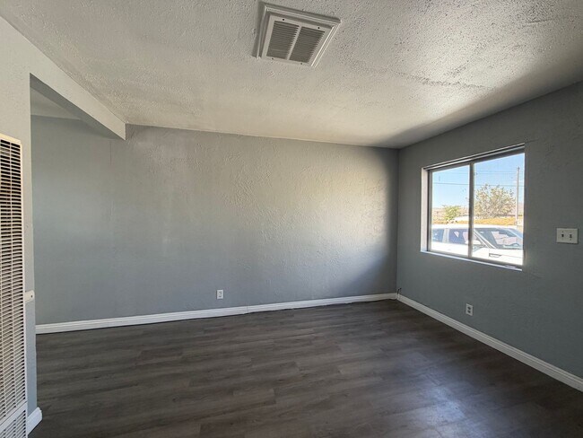 Building Photo - P156