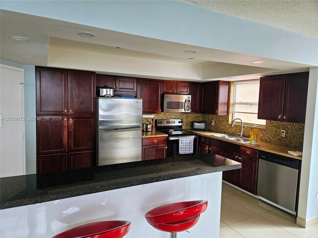 Building Photo - 1301 NE Miami Gardens Dr