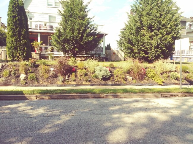 FRONT OF APARTMENT - 3306 Powhatan Ave