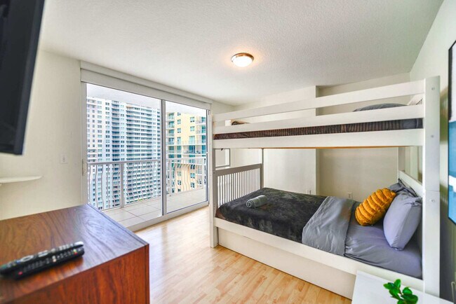 Building Photo - 1200 Brickell Bay Dr