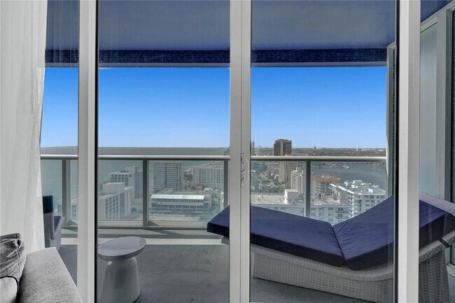 Building Photo - 3101 Bayshore Dr