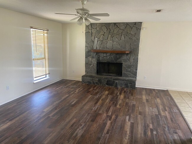 Building Photo - 2501 Tara Heights Cir