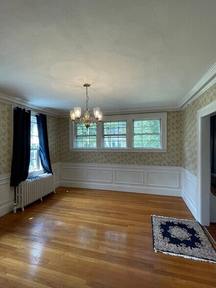 Building Photo - 24 Hunnewell Cir