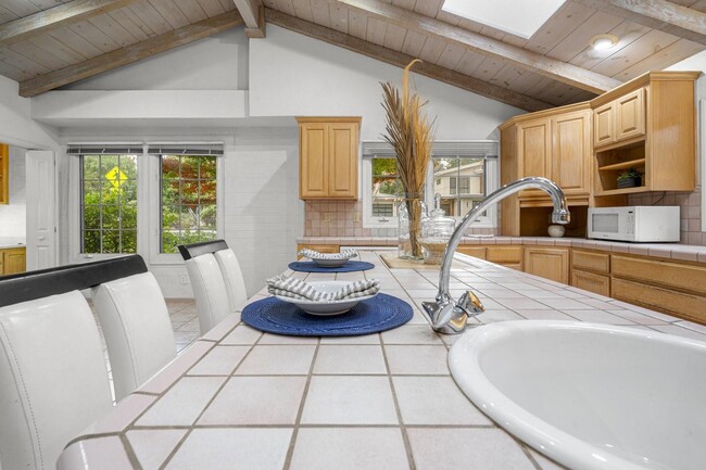 Building Photo - 3691 Laguna Ave