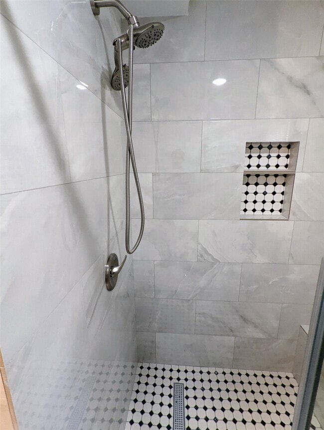 Building Photo - 4714 Oakshire Dr