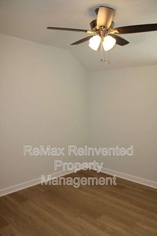 Building Photo - 921 Holbrook Dr