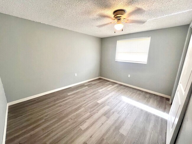Building Photo - Adorable Renovated 2BD/1BTH Villa in 55+ C...