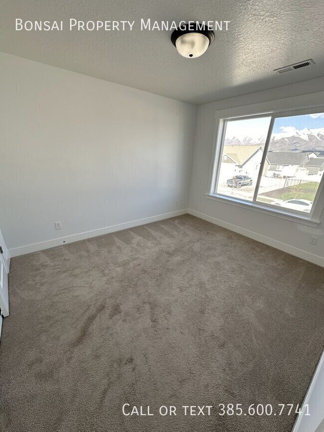 Building Photo - 4554 N Mt Ellen St
