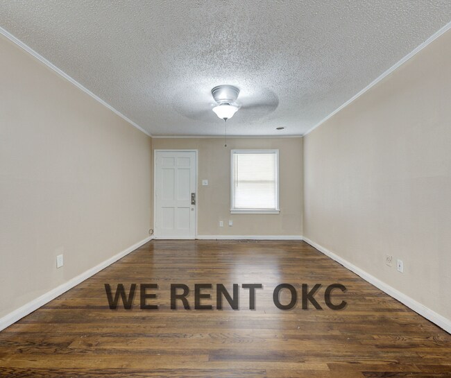 Building Photo - 207 E Marshall Dr