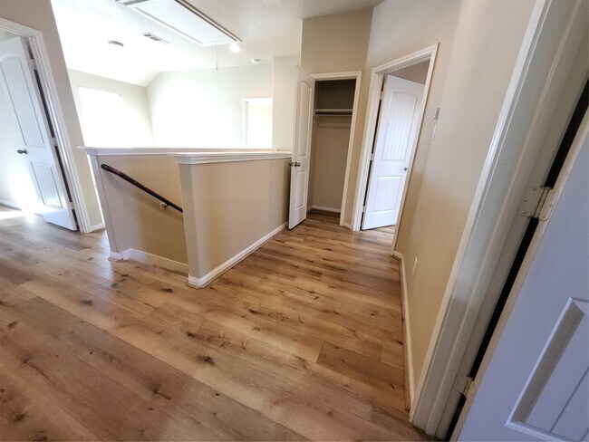 Building Photo - 1906 Howth Ave