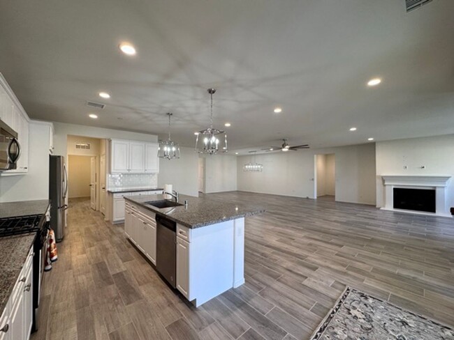Building Photo - 4 bedroom single story Spencers Crossing h...
