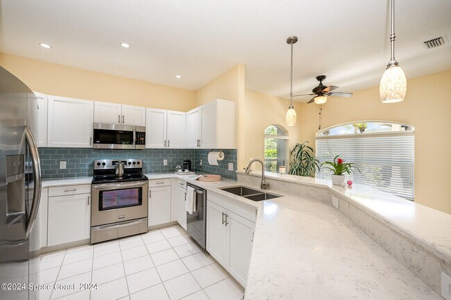 Building Photo - 135 Aquarina Blvd