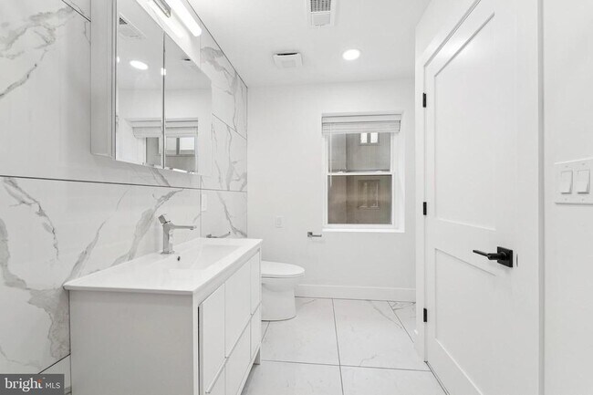 Building Photo - 1806 E Moyamensing Ave