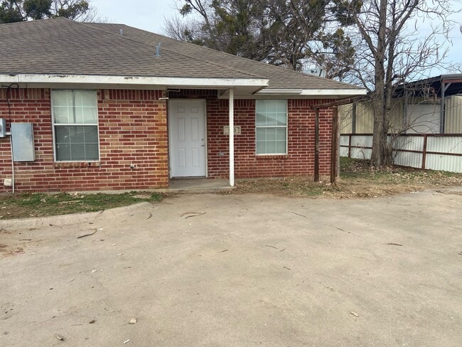 Building Photo - 503 Murdock St