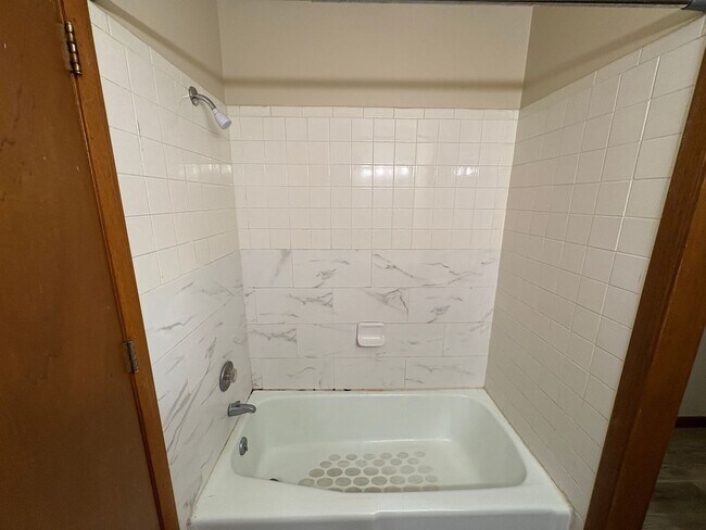 Building Photo - Short Term Lease, 1 Bedroom 1 Bathroom!