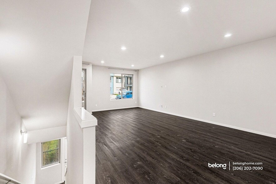 Building Photo - 1049 SW 99th Pl