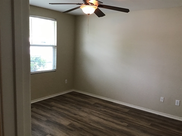 Building Photo - 1620 Baxter Springs Dr