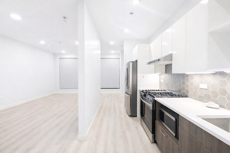 Building Photo - 948 W Sunnyside Ave