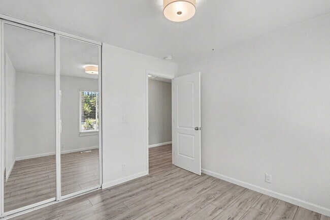 Building Photo - 3143 Shriver Dr