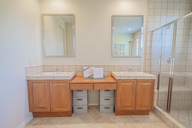 Building Photo - 4 Bedroom Home for Rent in The Woodlands!
