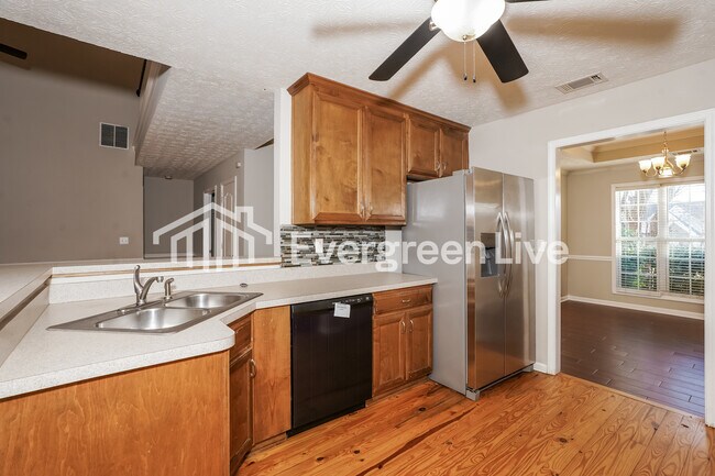 Building Photo - 102 Ruby Way