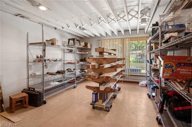 Building Photo - 685 Sunnyside Rd